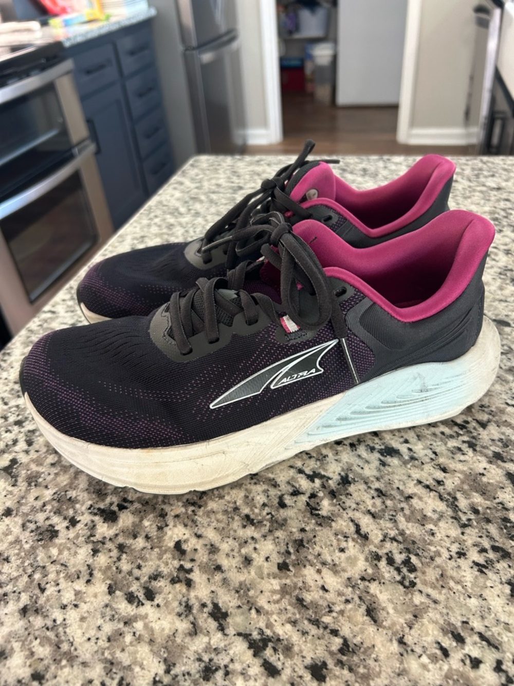 Altra Provision 8 Stability Running Shoes Women’s 8.5 Black/Magenta